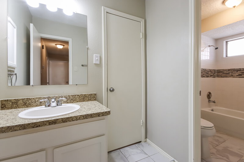 2,035/Mo, 18718 Cleeve Close Humble, TX 77346 Bathroom View