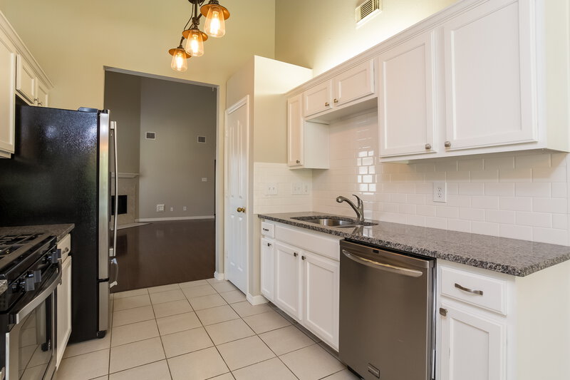 2,580/Mo, 19310 Pinewood Bluff Ln Humble, TX 77346 Kitchen View