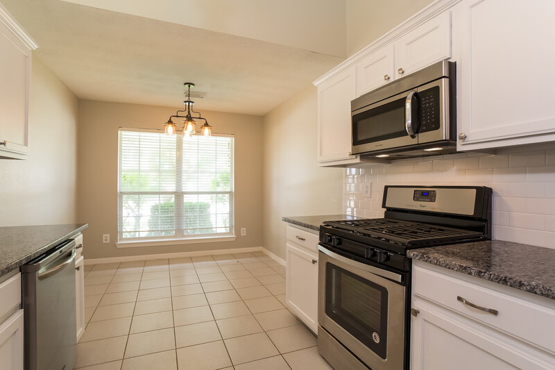 2,580/Mo, 19310 Pinewood Bluff Ln Humble, TX 77346 Kitchen View 2