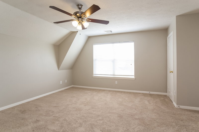 2,580/Mo, 19310 Pinewood Bluff Ln Humble, TX 77346 Master Bedroom View 2