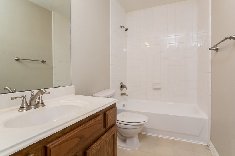 2,580/Mo, 19310 Pinewood Bluff Ln Humble, TX 77346 Bathroom View 2