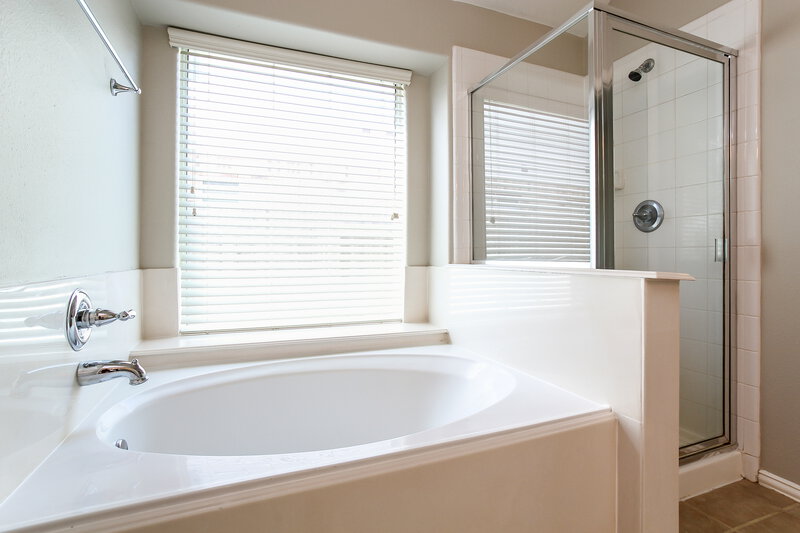 2,140/Mo, 22739 Hearthstone Hill Ln Spring, TX 77373 Master Bathroom View 2