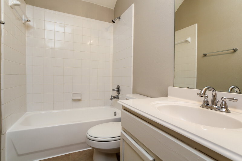 2,140/Mo, 22739 Hearthstone Hill Ln Spring, TX 77373 Bathroom View