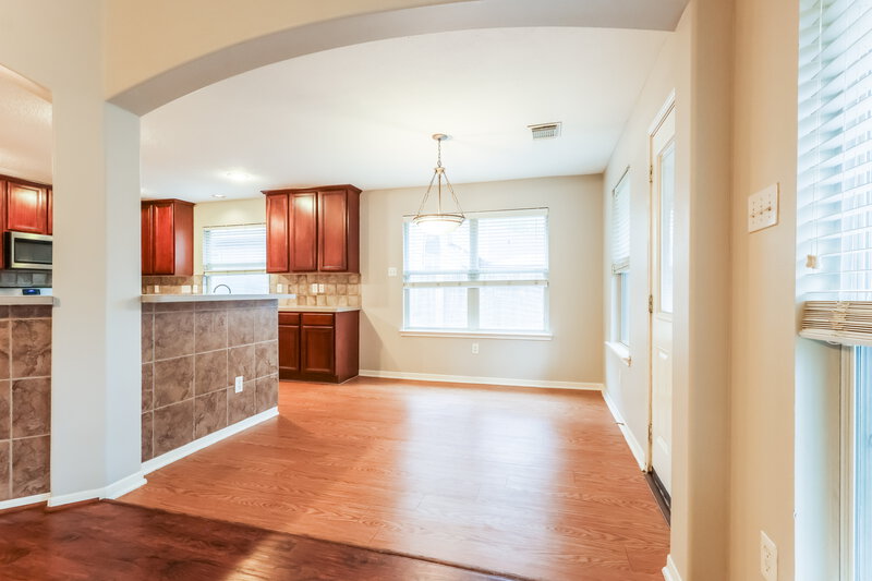 2,125/Mo, 27 Orchid Grove Pl The Woodlands, TX 77385 Floorplan View 2