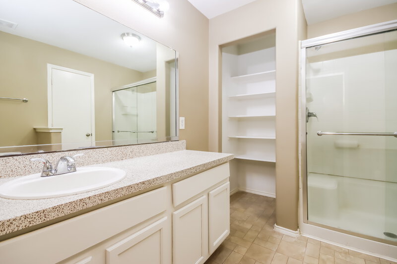 1,895/Mo, 9315 Cold River Ct Humble, TX 77396 Main Bathroom View