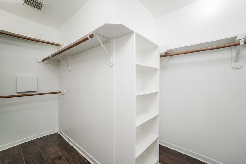 2,340/Mo, 518 Robinwood Dr Spring, TX 77386 Walk In Closet View