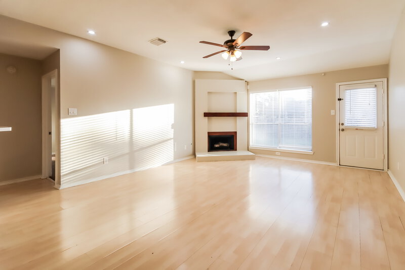 1,985/Mo, 18608 Timbers Dr Humble, TX 77346 Living Room View 2