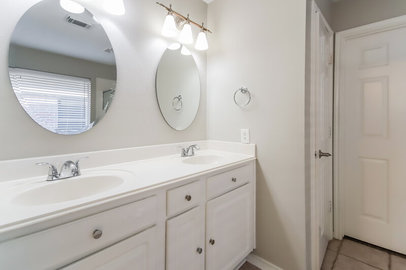 1,985/Mo, 18608 Timbers Dr Humble, TX 77346 Main Bathroom View