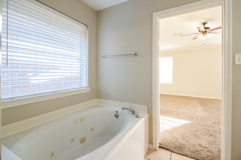 1,985/Mo, 18608 Timbers Dr Humble, TX 77346 Bathroom View
