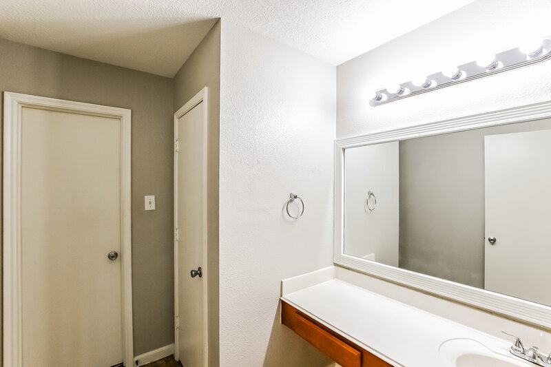 1,750/Mo, 7802 Sagemark Ridge Dr Cypress, TX 77433 Main Bathroom View