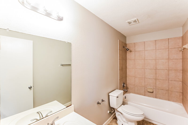 1,750/Mo, 7802 Sagemark Ridge Dr Cypress, TX 77433 Bathroom View