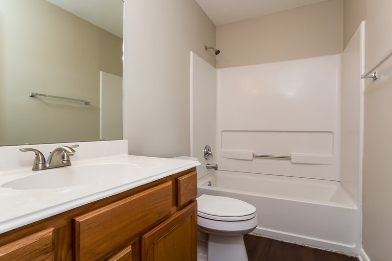 1,830/Mo, 12606 Warrenwood Dr Houston, TX 77066 Bathroom View