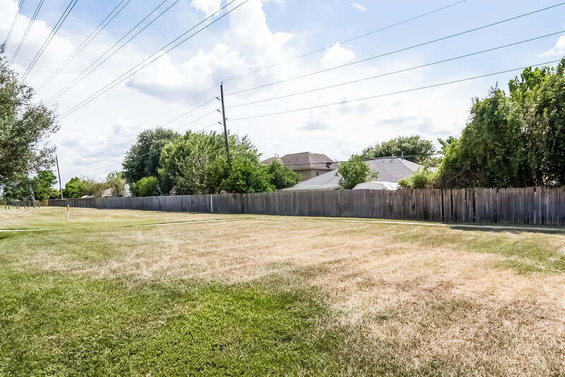1,830/Mo, 12606 Warrenwood Dr Houston, TX 77066 Exterior View