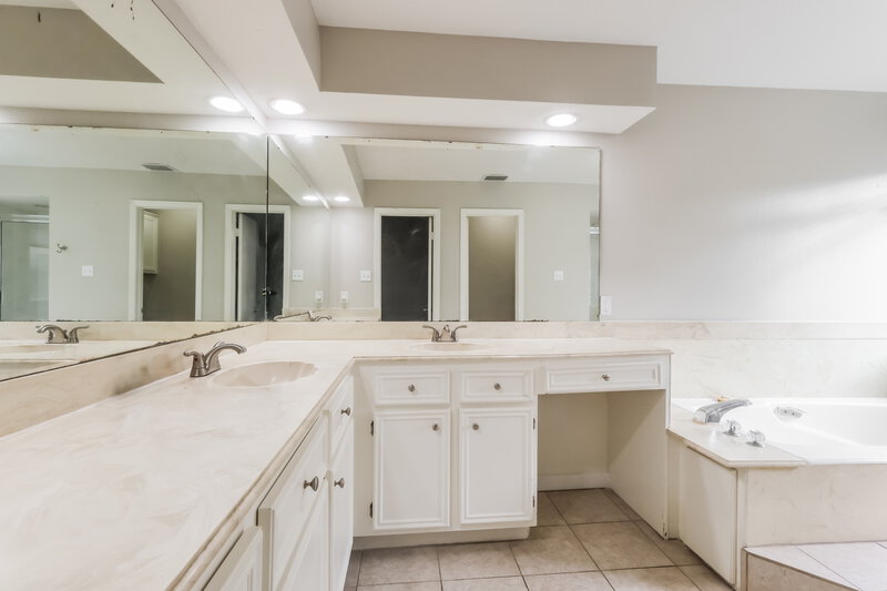2,035/Mo, 3635 Lost Oak Dr Spring, TX 77388 Main Bathroom View