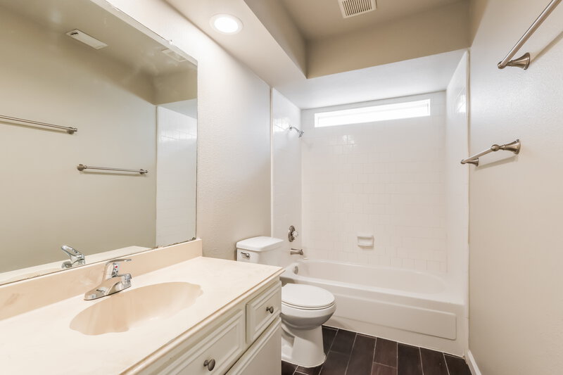 2,035/Mo, 3635 Lost Oak Dr Spring, TX 77388 Bathroom View