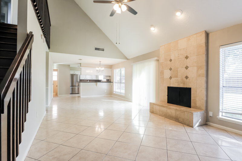 2,170/Mo, 11906 Swan Creek Dr Houston, TX 77065 Living Room View 2