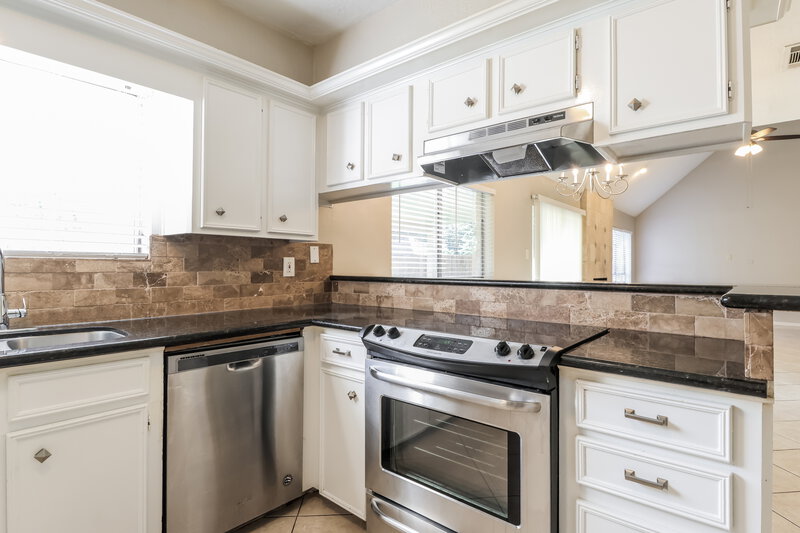 2,170/Mo, 11906 Swan Creek Dr Houston, TX 77065 Kitchen View 2