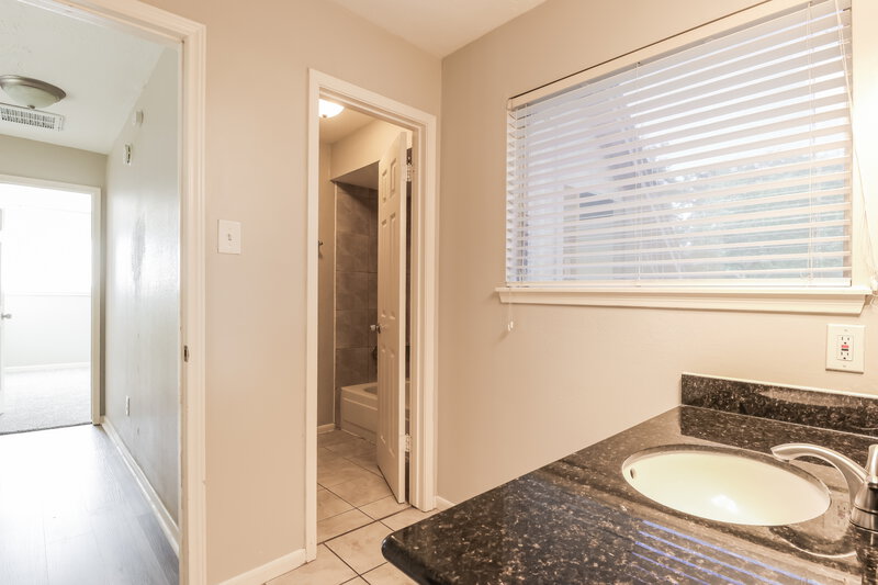 2,170/Mo, 11906 Swan Creek Dr Houston, TX 77065 Bathroom View