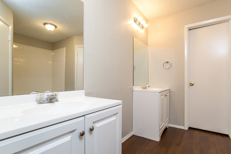 2,175/Mo, 17822 Glenpatti Dr Houston, TX 77084 Master Bathroom View