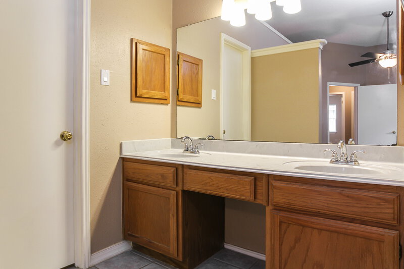 1,805/Mo, 3311 Hartfield Ln Spring, TX 77388 Master Bathroom View
