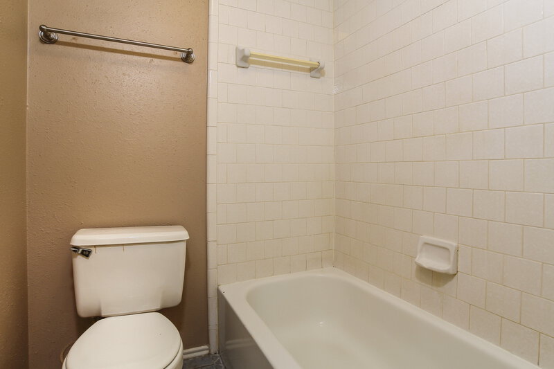 1,805/Mo, 3311 Hartfield Ln Spring, TX 77388 Master Bathroom View 2