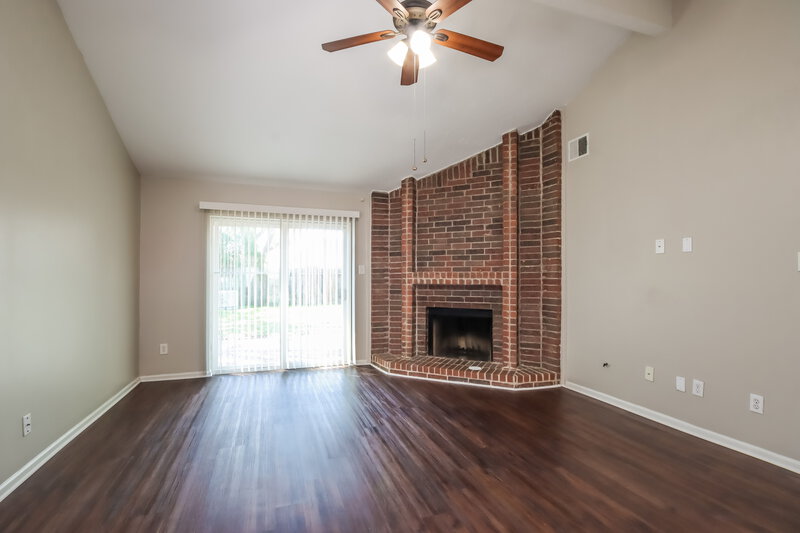 1,885/Mo, 5011 Innsbruk Dr Houston, TX 77066 Living Room View