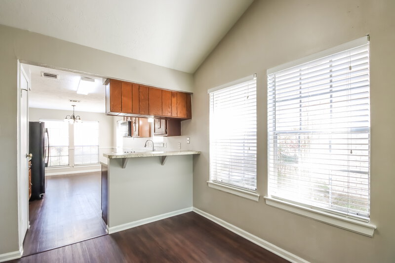 1,885/Mo, 5011 Innsbruk Dr Houston, TX 77066 Living Room View 3