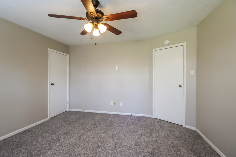 1,885/Mo, 5011 Innsbruk Dr Houston, TX 77066 Main Bedroom View