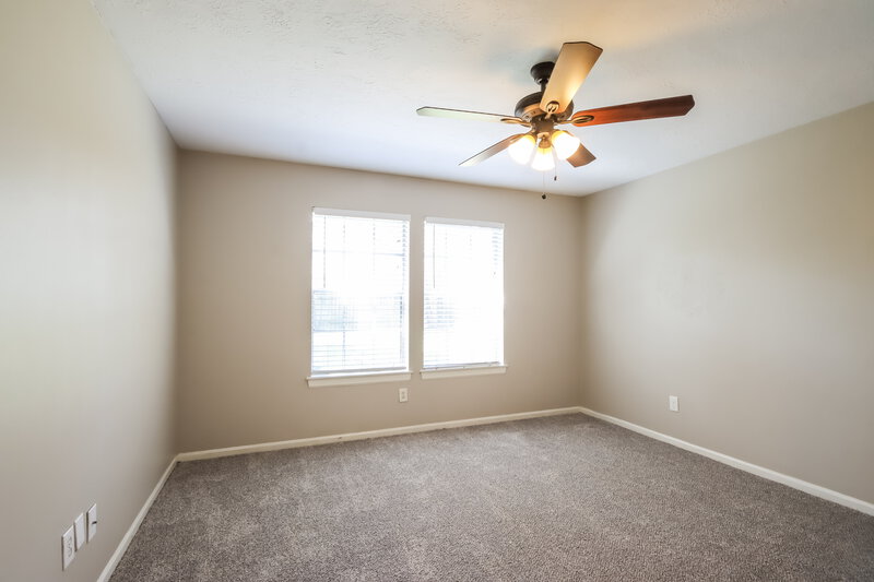 1,885/Mo, 5011 Innsbruk Dr Houston, TX 77066 Main Bedroom View 2