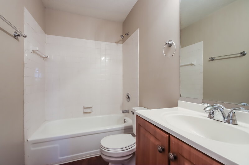 1,885/Mo, 5011 Innsbruk Dr Houston, TX 77066 Bathroom View