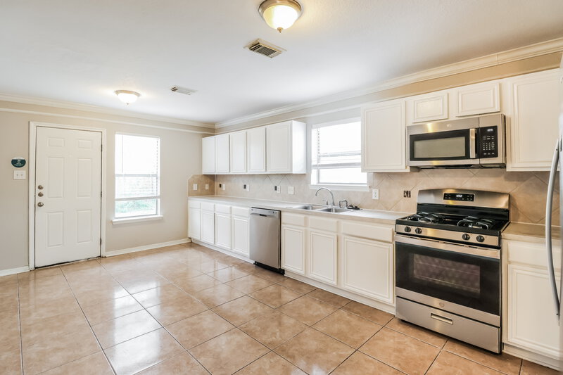 1,755/Mo, 21115 Tanner Woods Ln Humble, TX 77338 Kitchen View 2