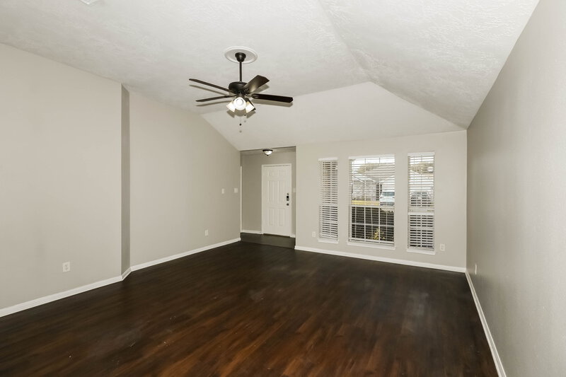 1,820/Mo, 32123 Decker Oaks Dr Pinehurst, TX 77362 Living Room View 2