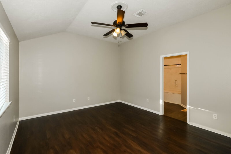 1,820/Mo, 32123 Decker Oaks Dr Pinehurst, TX 77362 Main Bedroom View 2