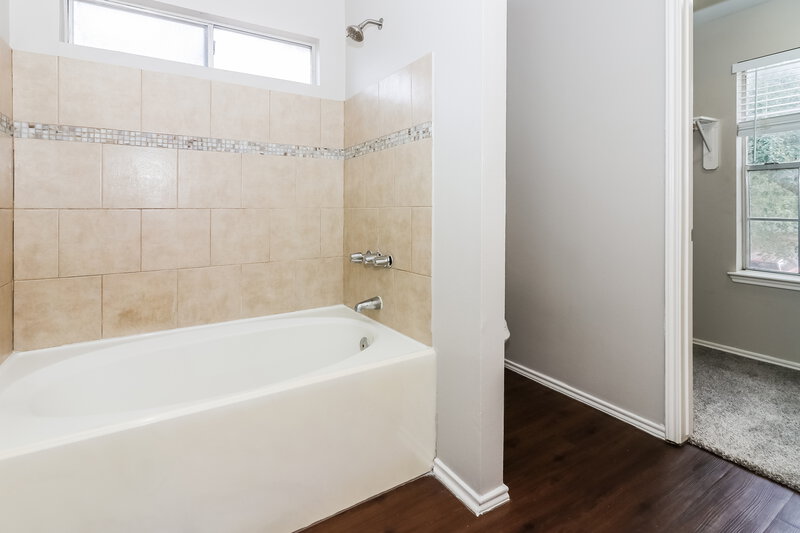 1,780/Mo, 3630 Red Fir Dr Houston, TX 77088 Main Bathroom View 2