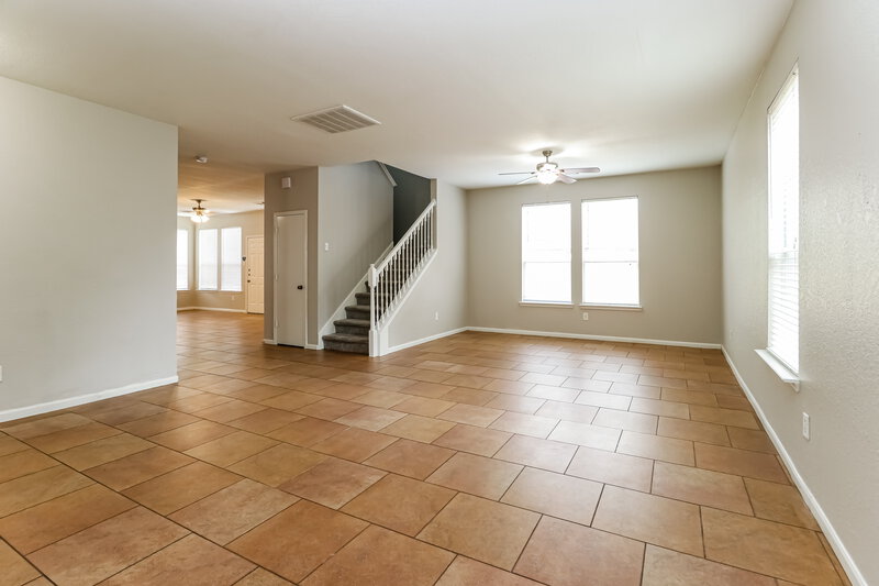 2,185/Mo, 21202 Allenham Ct Humble, TX 77338 Living Room View 2