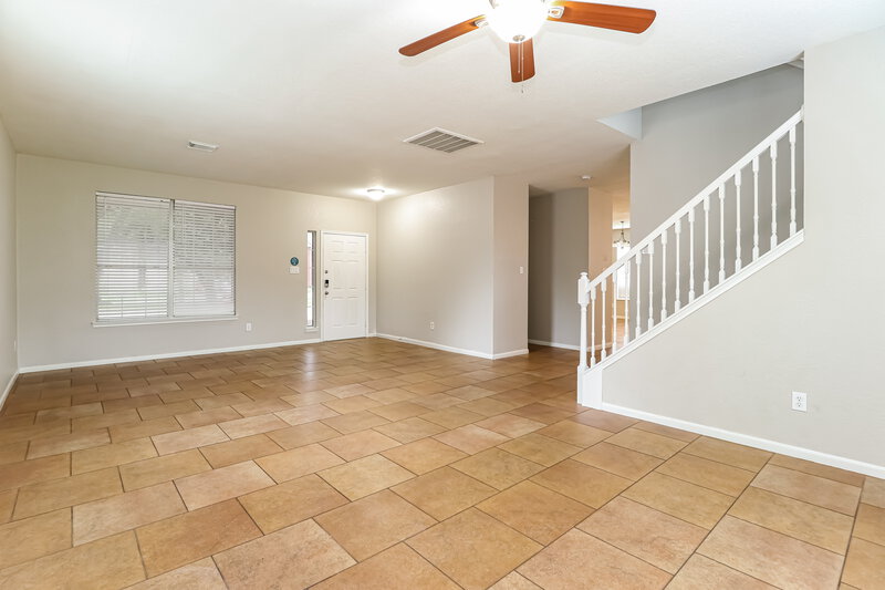 2,185/Mo, 21202 Allenham Ct Humble, TX 77338 Living Room View 3