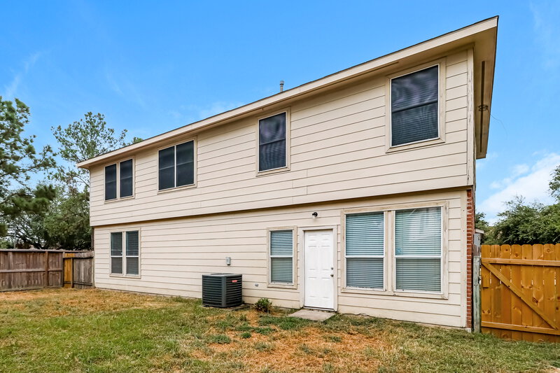 2,185/Mo, 21202 Allenham Ct Humble, TX 77338 Rear View