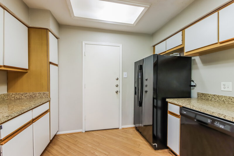 1,905/Mo, 16519 Shrub Oak Dr Humble, TX 77396 Kitchen View