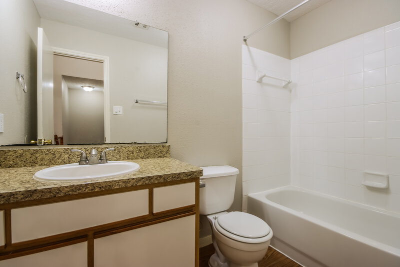 1,905/Mo, 16519 Shrub Oak Dr Humble, TX 77396 Bathroom View