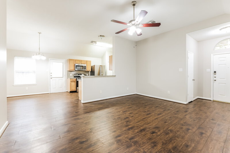 1,750/Mo, 20734 Baron Bend Ln Katy, TX 77449 Living Room View 2