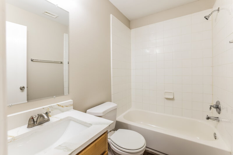 1,750/Mo, 20734 Baron Bend Ln Katy, TX 77449 Bathroom View