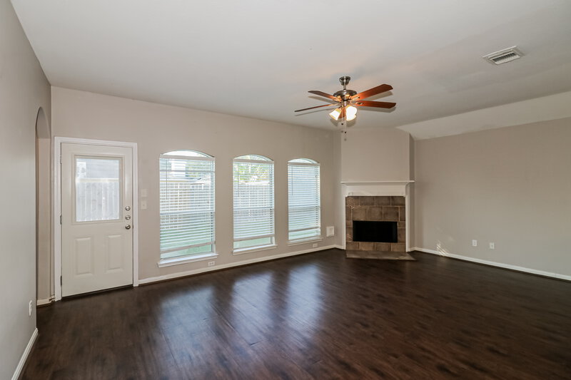 1,855/Mo, 5139 Chase Park Cir Bacliff, TX 77518 Living Room View