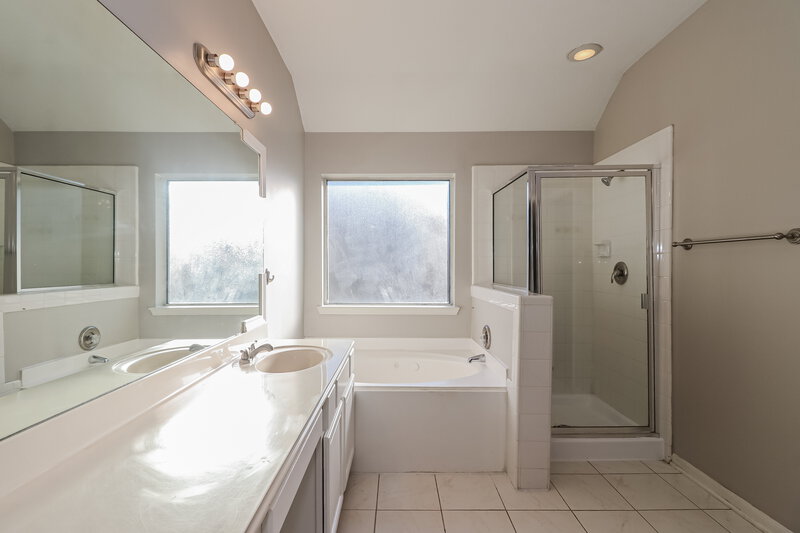 1,855/Mo, 5139 Chase Park Cir Bacliff, TX 77518 Main Bathroom View