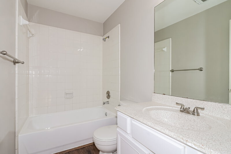 1,855/Mo, 5139 Chase Park Cir Bacliff, TX 77518 Bathroom View