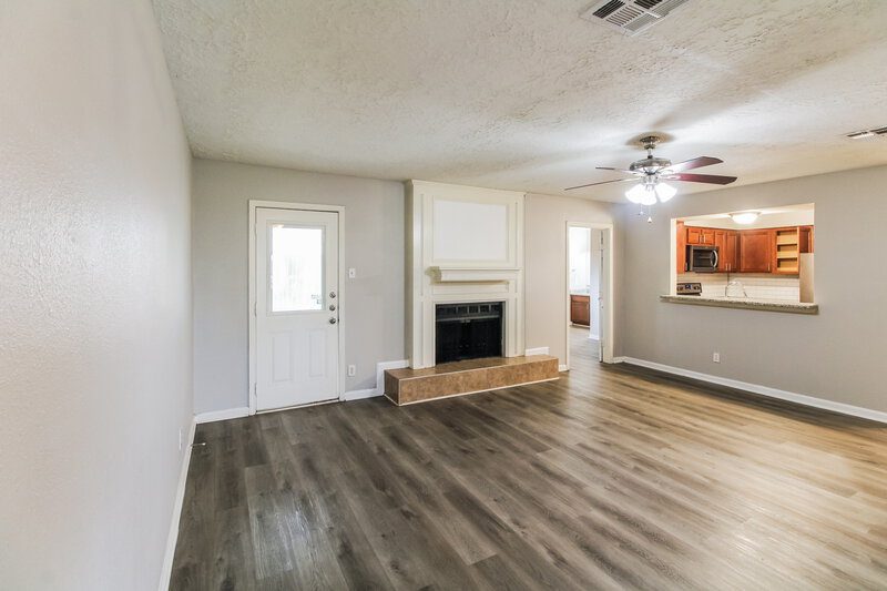 1,875/Mo, 3206 Teakwood Cir Dickinson, TX 77539 Living Room View