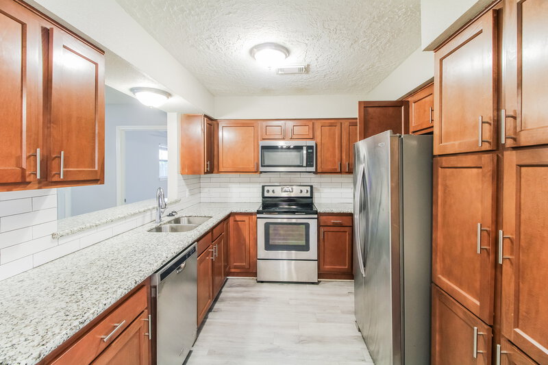 1,875/Mo, 3206 Teakwood Cir Dickinson, TX 77539 Kitchen View