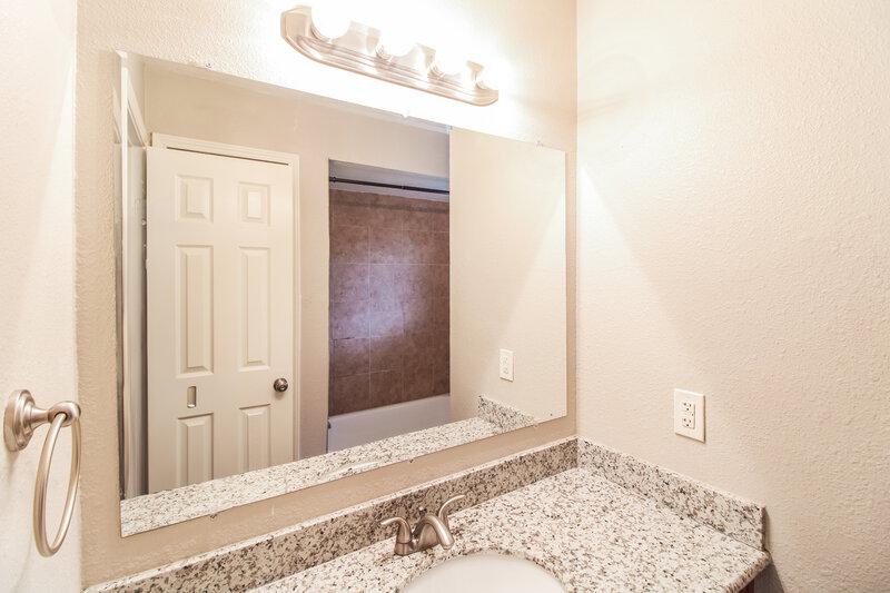 1,875/Mo, 3206 Teakwood Cir Dickinson, TX 77539 Bathroom View