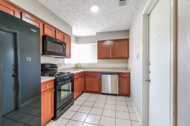 1,800/Mo, 20119 River Brook Dr Humble, TX 77346 Kitchen View 2