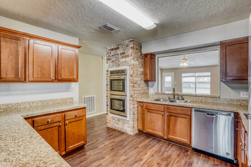 2,230/Mo, 1817 New Orleans St Deer Park, TX 77536 Kitchen View 2