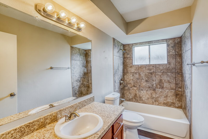 2,230/Mo, 1817 New Orleans St Deer Park, TX 77536 Bathroom View